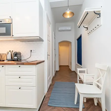 Ghetto - Gozsdu Court Szelenyi Apartmán *