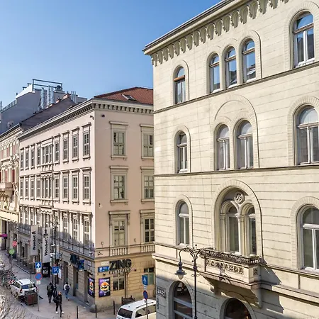 Ghetto - Gozsdu Court Szelenyi * Budapešť